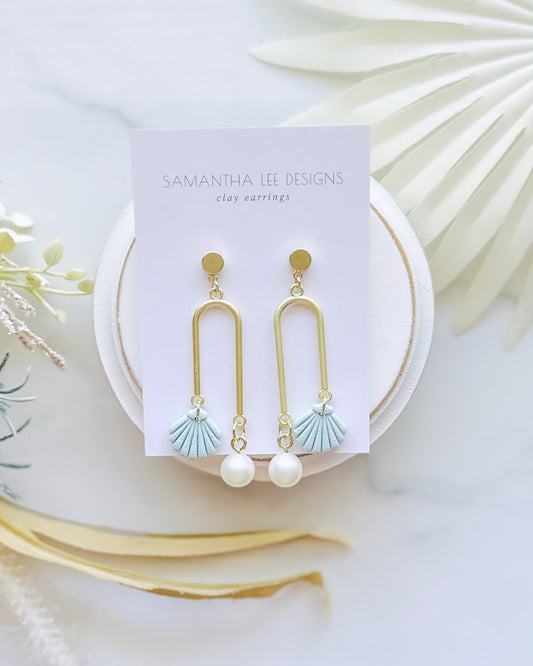 Hooked Shell Blue